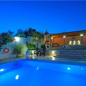 4 bedroom villa with pool close to beach on Akrotiri peninsula, sleeps 8